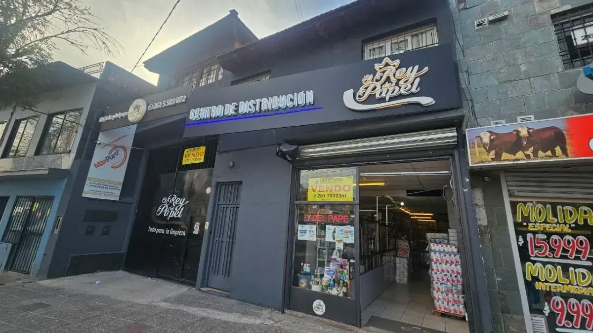 Local Comercial + 2 Galpones + 2 Departamentos