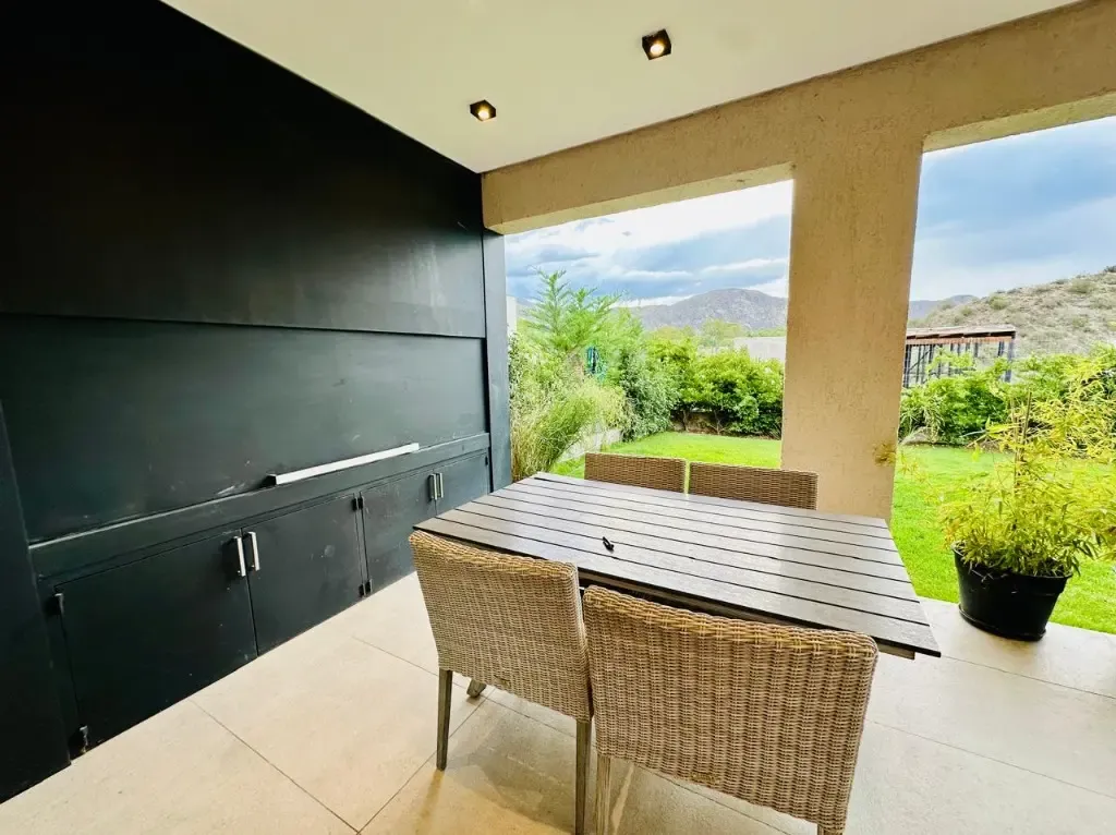 DALVIAN | CASA DE CATEGORIA EN VENTA